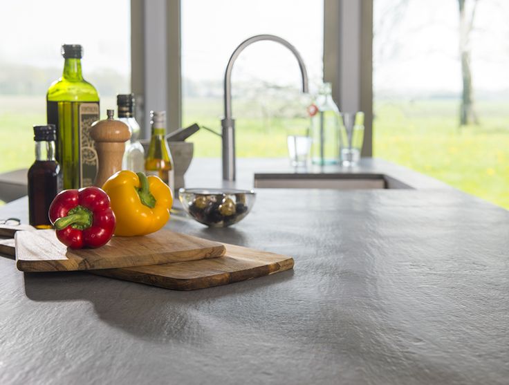 Werkblad met betonlook van composiet van Kemie. Duurzaam, hygienisch en praktisch in onderhoud