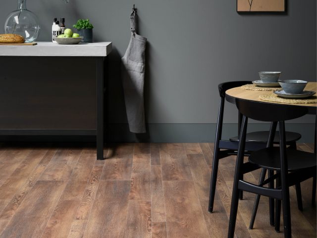 Exotone Premium Vinyl Tiles by Douglas & Jones. Vinyl vloeren met authentieke look & feel van houten vloeren #exotone #vinyl #vloeren #houtenvloeren #vinylvloeren #interieur #douglasjones